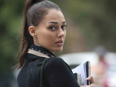 Dilan Deniz Çiçek transparan kıyafetiyle olay yaratan pozlar verdi! Sosyal medya bu pozları konuşuyor!