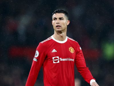 Dimitar Berbatov, eski takım arkadaşı Cristiano Ronaldo'ya saygı duyulması gerektiğini söyledi