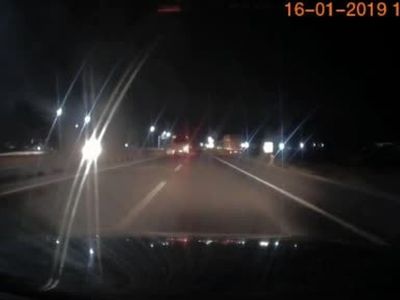 Direksiyon başında uyuyan sürücü, kaza tehlikesini atlattı