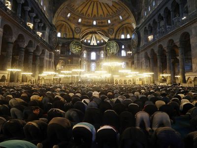 Diyanet’ten Ramazan Bayramı açıklaması: Bayram namazı evde tek başına kılınır mı?