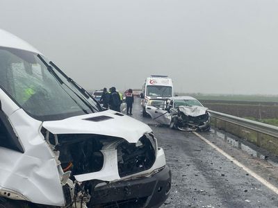 Diyarbakır, Elazığ kara yolunda otomobil ile minibüs çarpıştı: 3 kişi hayatını kaybetti!
