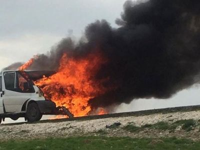 Diyarbakır'da Engellileri Taşıyan Araç Alev Alev Yandı