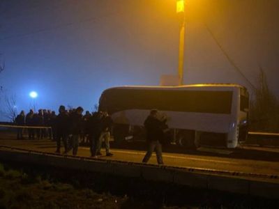 Diyarbakır'da polis aracına bombalı saldırı: Çok sayıda polis yaralandı