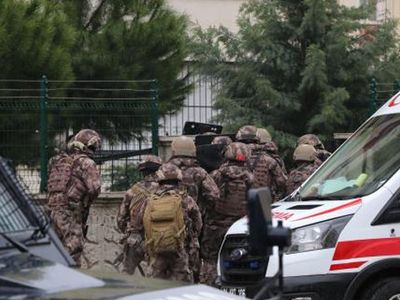 Diyarbakır'da Silahlı Saldırgan 4 Kişiyi Rehin Aldı