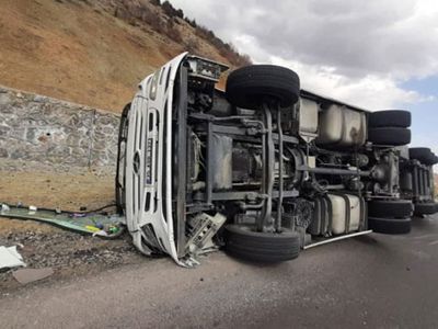 Diyarbakır'da TIR Kazası Yaşandı: 1 Yaralı