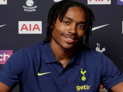 Tottenham Hotspur, 5 yıllığına Djed Spence'yi transfer etti!