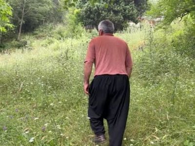 Doğadan topladığı andız çekirdeklerini koleksiyonluk tesbihlere dönüştürüyor