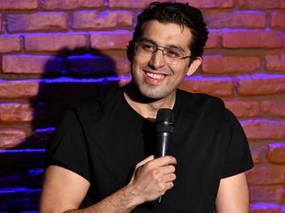 Doğu Demirkol kimdir, hangi dizilerde oynadı? Komedyen Doğu Demirkol, gösteri gelirlerini Filistin’e bağışlayacağını duyurdu