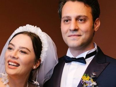 Doğumuna sayılı günler kalan Demet Evgar'a tepki yağdı! Evinin bahçesinde 2.düğününü yapan Evgar'a eleştiri yağmuru