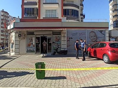 Doktor, Meslektaşını Pompalı Tüfekle Vurdu!