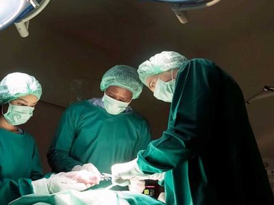 Doktoru tarafından mide küçültme ameliyatı olması için ikna edildi, ameliyattan sonra kan kusarak vefat etti!