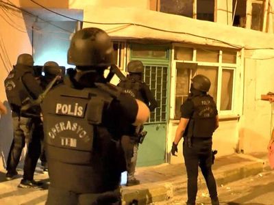 Dolandırıcılık çetesi çökertildi! 53 milyon kişinin kimlik bilgisini çalmışlar!