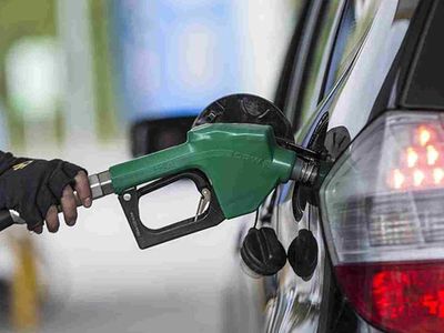 Doların yükselişi akaryakıtı vurdu! Benzin ve motorine büyük zam geliyor