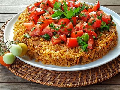 Hem Pratik Hem Lezzetli Domatesli Bulgur Pilavı Nasıl Yapılır?