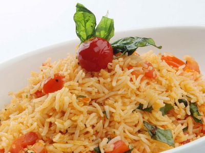 Domatesli Şehriye Pilavı Tarifi
