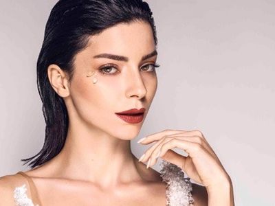 Dört Yıldır Ekranlarda Yer Alamayan Oyuncu Merve Boluğur Şarkıcılığa Soyundu!
