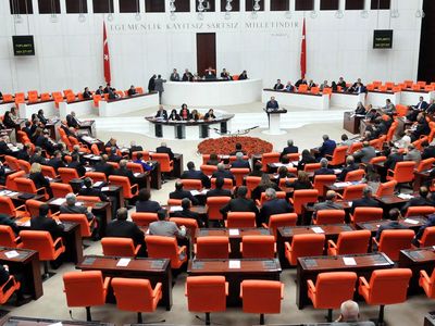 Dün akşam CHP Genel Başkanı duyurmuştu: Başörtü teklifini Meclis'e sundu!