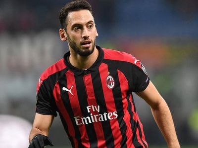 Dünya Devleriyle Anılan Hakan Çalhanoğlu'ndan Galatasaray'a Mesaj