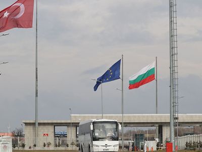 Dünya Türkiye'yi ibretle izledi: Ukrayna'da Türk vatandaşı farkı