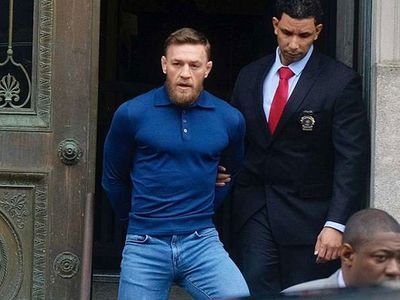 Dünyaca ünlü İrlandalı boksör Conor McGregor tutuklandı!