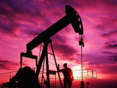 Dünyada Petrol Fiyatlarının Yükselişi Altını Nasıl Etkiledi?