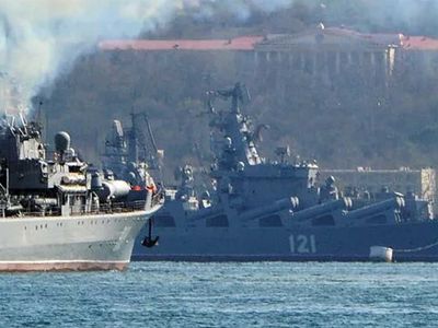 Dünyanın gözü bu gelişmede: Ukrayna, Rusya'nın en büyük savaş gemisini vurdu!