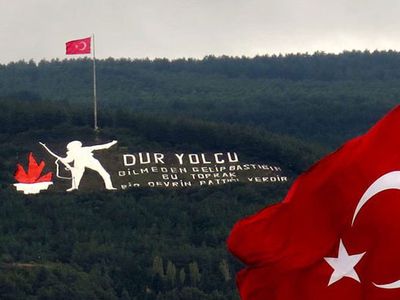 Dur Yolcu Şiirini Kim Yazdı?