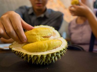 Durian meyvesi nedir, nasıl kokar? Durian meyvesi neden yasak? Durian meyvesi fiyatı ve faydaları