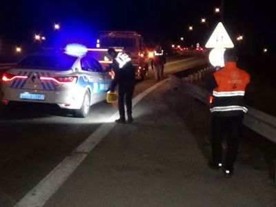 Düzce’de feci kaza: Geri manevra yapan oğluna yardımcı olan baba tırın altında kaldı