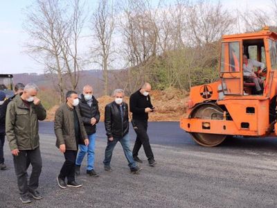 Düzce’de Heyelan Olan Yolda Asfaltlama Çalışmaları Sürüyor