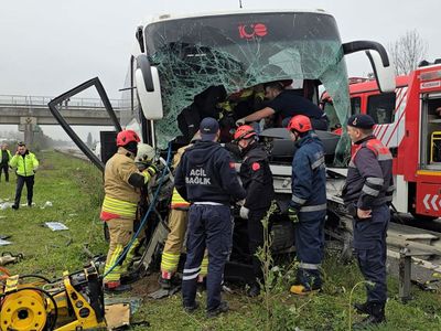 Düzce’de yolcu otobüsü kazası: 17 yaralı!