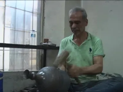 57 yıllık bakır ustası bilal koçyiğit, mesleğinin geleceği için endişeli