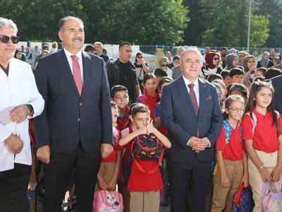 Elazığ'da yeni eğitim döneminin coşkusu: Öğrenciler sınıfları doldurdu