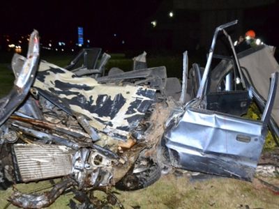 Edirne'de Otomobil Köprü Ayağına Çarptı: 1 Ölü, 2 Yaralı