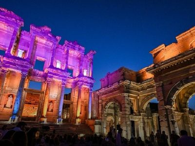 Efes Antik Kenti’nde gece müzeciliği başladı: ışıklar altında büyüleyici yolculuk