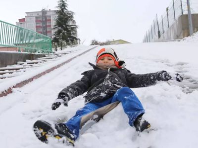 Eğitime kar engeli: İki ilde okullar tatil edildi