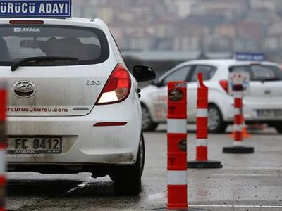 Ehliyet alacaklar dikkat: Sürücü kursu fiyatlarına zam geliyor! Temmuz zamları sonrası liste güncellenecek