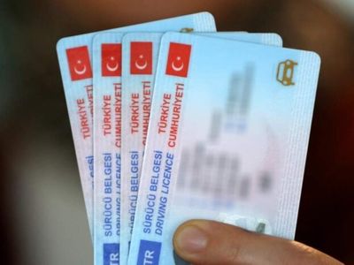 Ehliyet ve kimlik kartlarında yeni gelişme! Belirtilen tarihler arasında yenilenmezse ceza verilecek