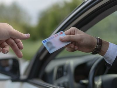 Ehliyette Yeni Dönem: Yaş Sınırlaması Getirildi!