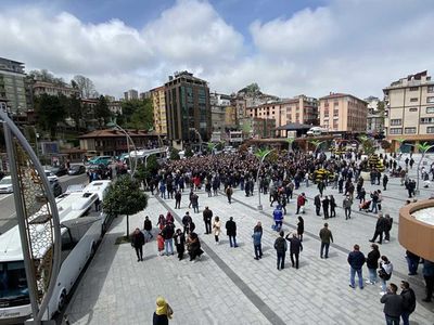 Ekrem İmamoğlu Rize'de boş meydana konuştu: Beklediği kalabalığı bulamadı