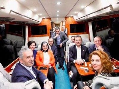 Ekrem İmamoğlu'ndan kendisini eleştiren sanatçılara cevap geldi: Vız gelir tırıs gider!