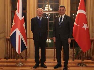Ekrem İmamoğlu'nun Birleşik Krallık Türkiye Büyükelçisi Karşısındaki Aciz Pozu!