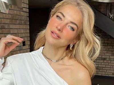 El Ele Yakalanmışlardı, Burcu Esmersoy'un Gizemli Yakışıklısının Mesleği Herkesi Şaşırttı!