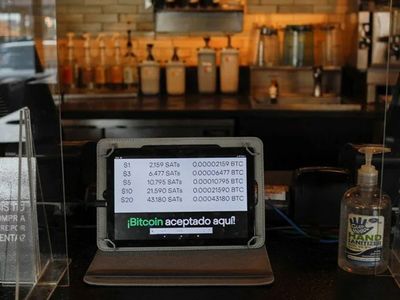 El Salvador'da Binlerce Kişi Bitcoin’i Protesto Etti