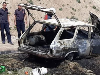 Elazığ’da Duvara Çarpan Otomobil Küle Döndü