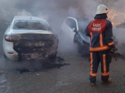 Elazığ'da Park Halinde Bulunan 3 Araç Kundaklandı