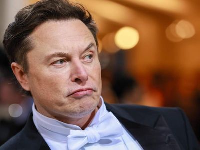Elon Musk Guinness’e girdi: Tarihin en büyük servet kaybı