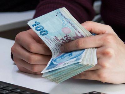 Emekli maaşı alanlar merak ediyor: Uzman isim tarih verdi! Zamlı ödemeler bu ay yatırılacak mı?