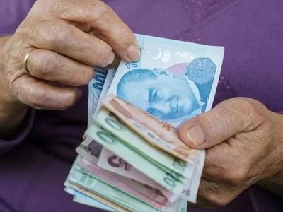 Emekli maaşlarına yeni düzenleme: AK Parti'den beklenen açıklama geldi! İşte tarih…