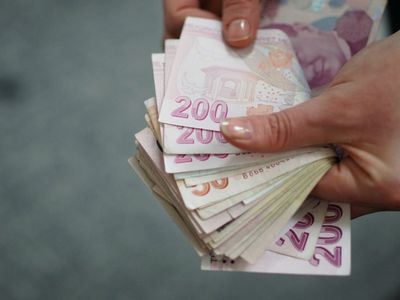 Emekli ve memurları üzecek iddia: Seyyanen zam ve refah payı kalkacak mı?